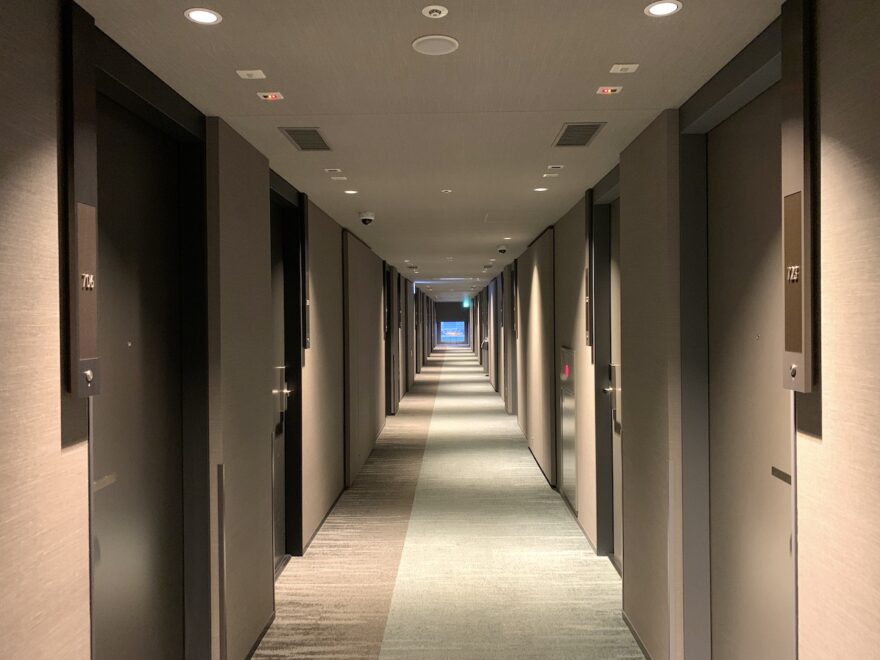 ホテル内の廊下